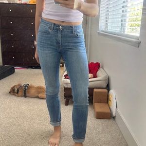 Mid rise gap Jean